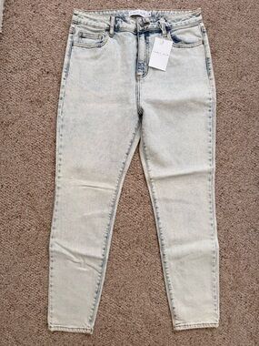 Carly Jean Los Angeles Light Wash Skinny Jeans